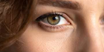 Injection acide hyaluronique cernes regard Montpellier · Dr Marianne Cayatte